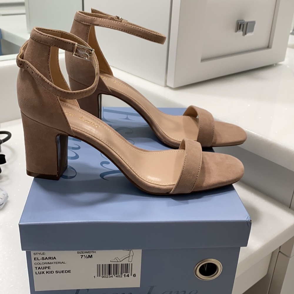 Sandals - Picture 2 of 3